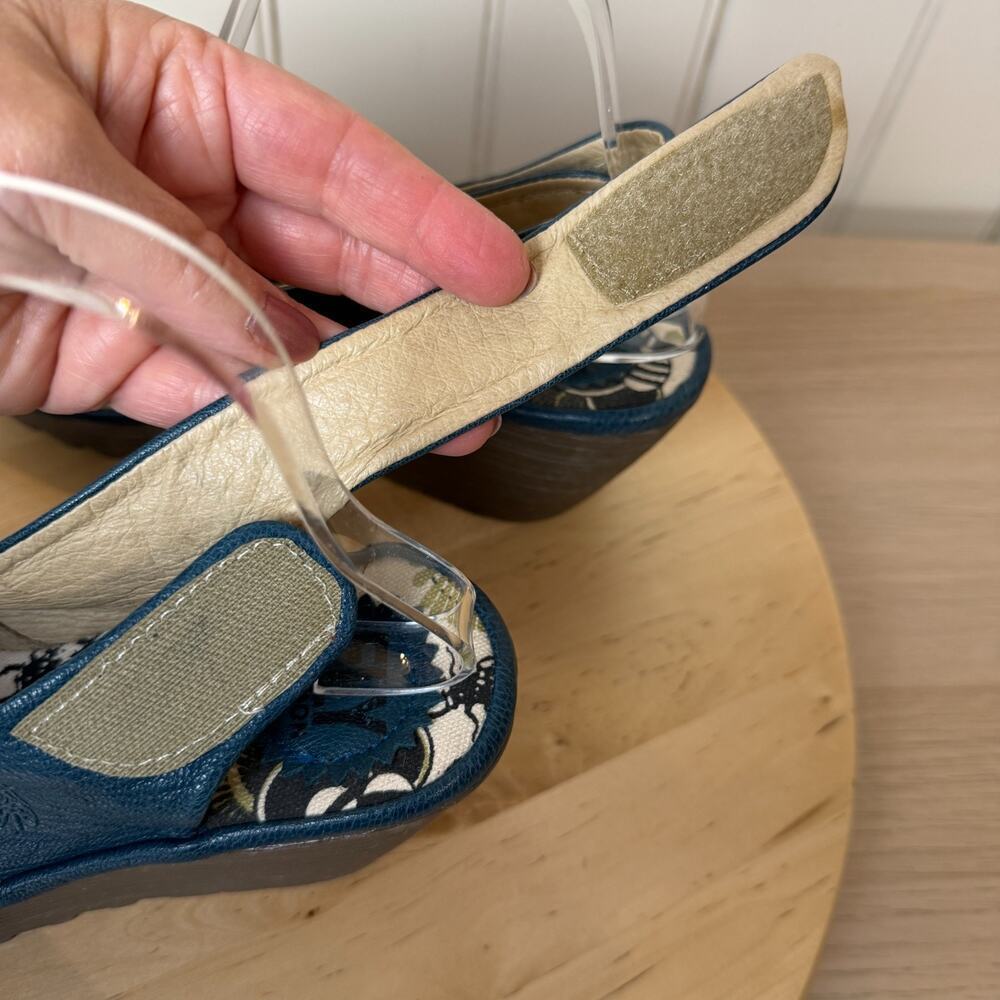 FLY LONDON EU 37 US 6-6.5 Yakin Yata Leather Blue Cream Sandals - Picture 9 of 15